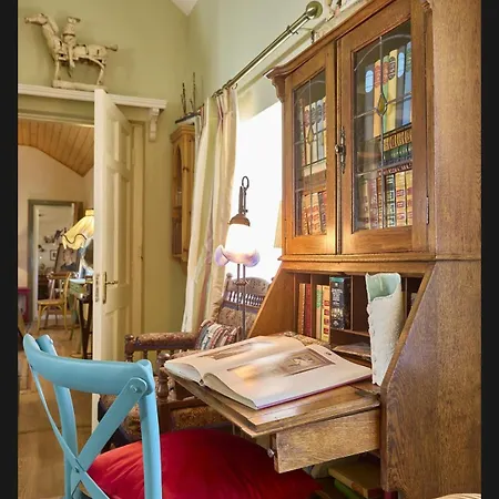 Tatil Evi Compass Artists